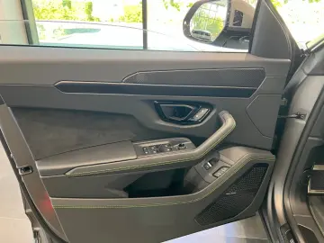 LAMBORGHINI Urus S Pano Massage 23´ Carbon B&O Akrapovic