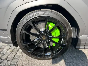 LAMBORGHINI Urus S Pano Massage 23´ Carbon B&O Akrapovic