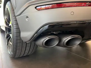 LAMBORGHINI Urus S Pano Massage 23´ Carbon B&O Akrapovic