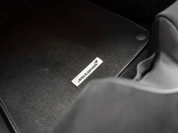 MCLAREN Artura   3 Jahre Garantie & 2 Jahre Service inkl