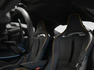 MCLAREN Artura   3 Jahre Garantie & 2 Jahre Service inkl