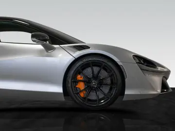 MCLAREN Artura   3 Jahre Garantie & 2 Jahre Service inkl