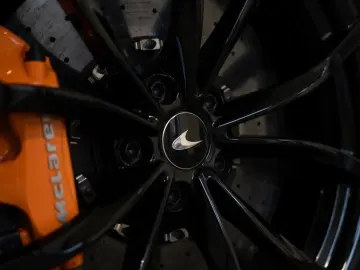 MCLAREN Artura   3 Jahre Garantie & 2 Jahre Service inkl