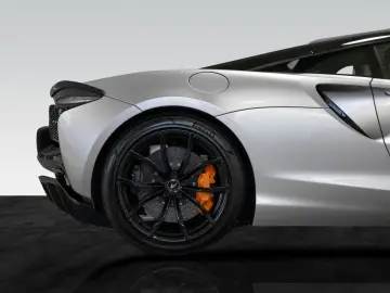 MCLAREN Artura   3 Jahre Garantie & 2 Jahre Service inkl