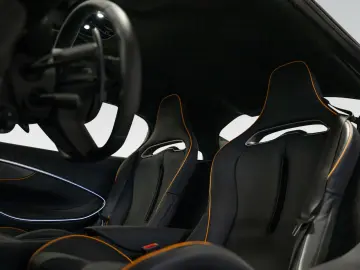 MCLAREN Artura   3 Jahre Garantie & 2 Jahre Service inkl