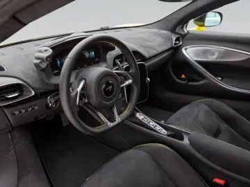 MCLAREN Artura   3 Jahre Garantie & 2 Jahre Service inkl