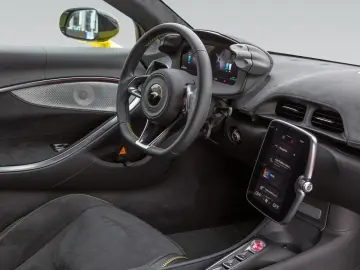 MCLAREN Artura   3 Jahre Garantie & 2 Jahre Service inkl
