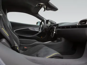 MCLAREN Artura   3 Jahre Garantie & 2 Jahre Service inkl