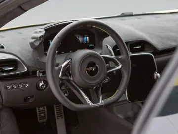 MCLAREN Artura   3 Jahre Garantie & 2 Jahre Service inkl