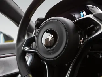 MCLAREN Artura   3 Jahre Garantie & 2 Jahre Service inkl
