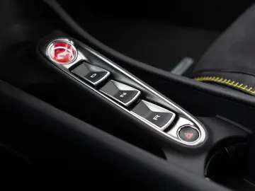 MCLAREN Artura   3 Jahre Garantie & 2 Jahre Service inkl