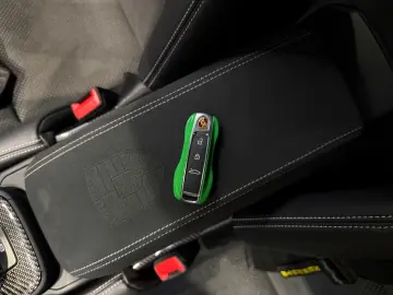 PORSCHE GT3 CS Aprvd 6 27 Lift Bose Matrix Camera
