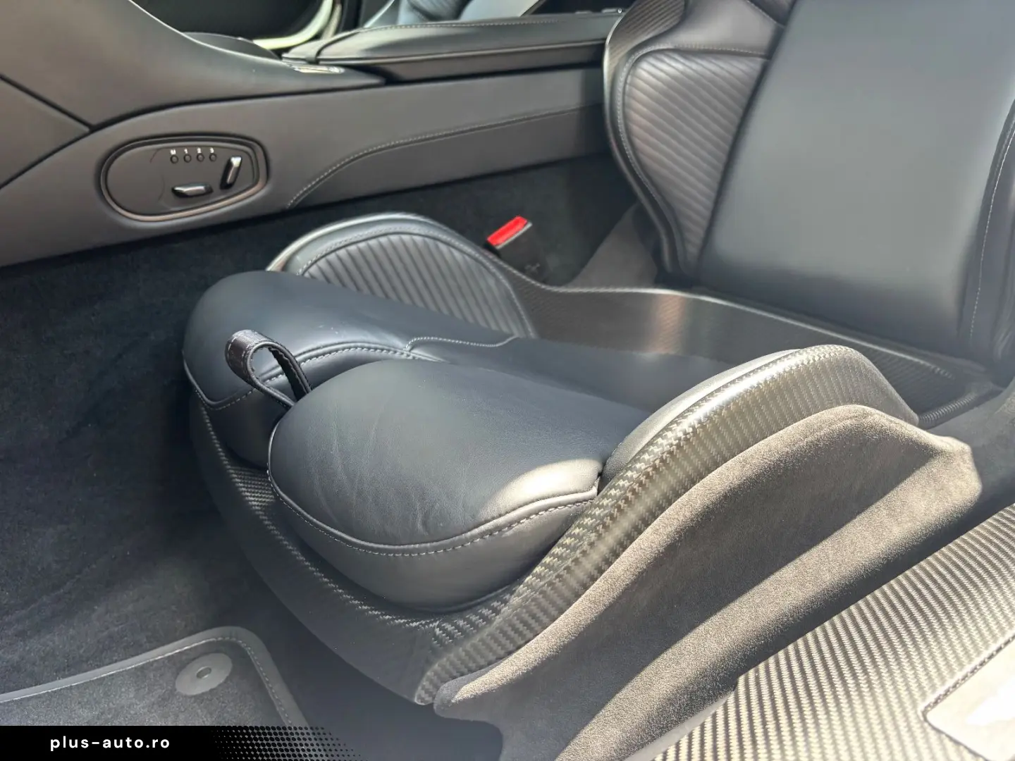 ASTON MARTIN DBS 5.2 V12 770 Ultimate 1 300 Carbon Seats PPF