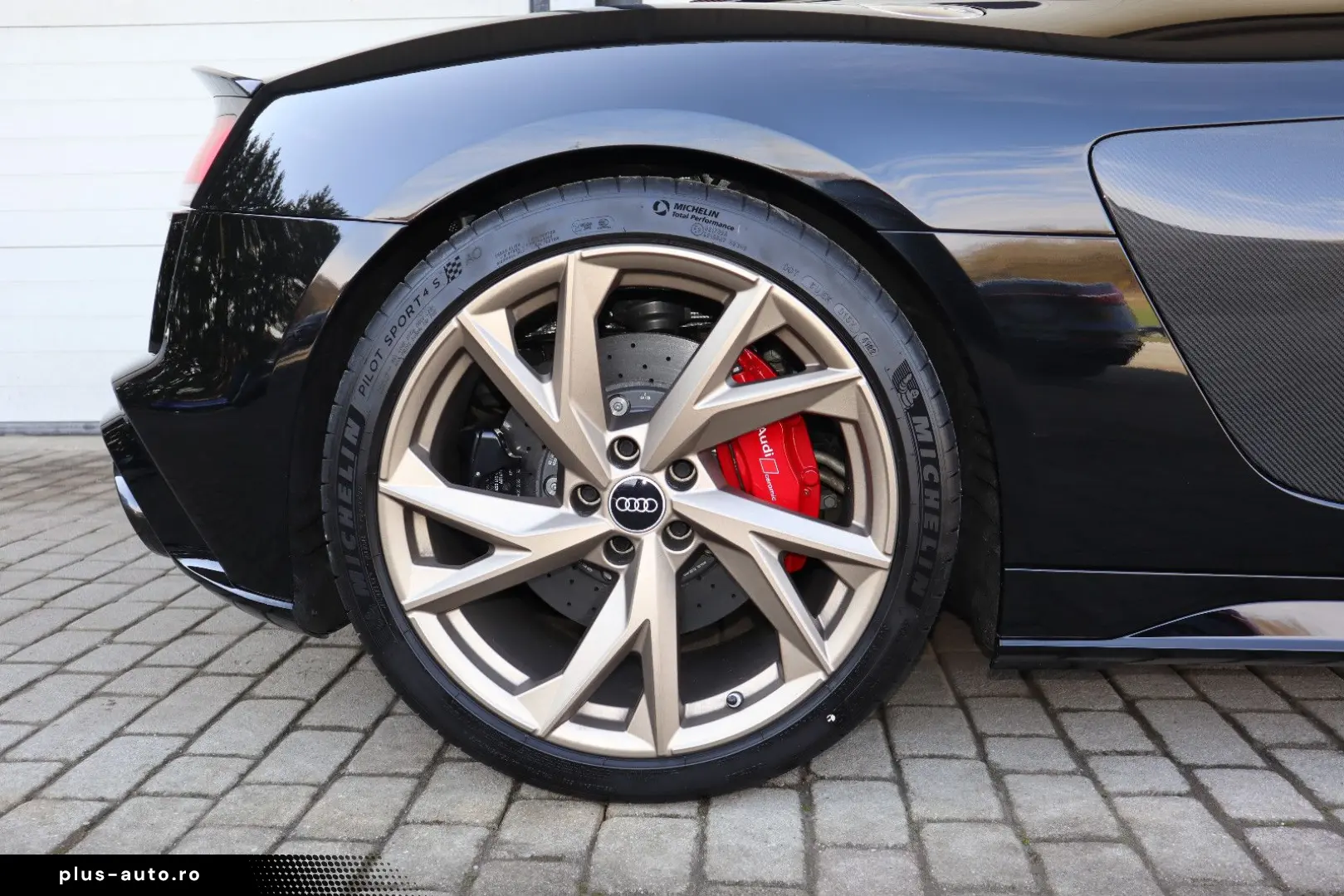 AUDI R8 Spyder V10 qu performance exclusive   SCHALE