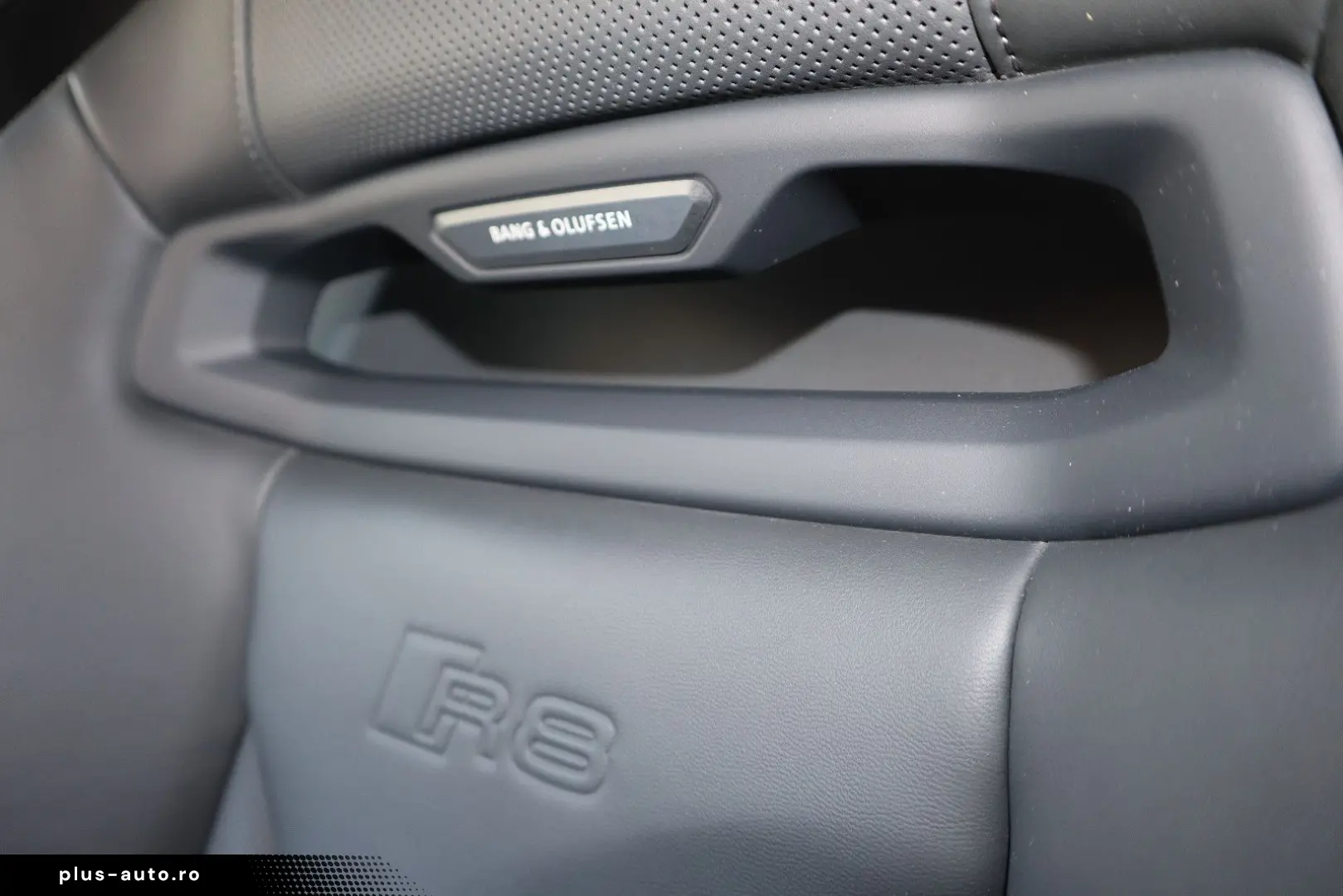 AUDI R8 Spyder V10 qu performance exclusive   SCHALE
