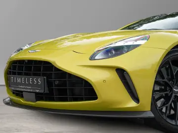 ASTON MARTIN Vantage Cosmopolitan Yellow   Onyx Black Carbon