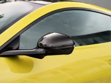 ASTON MARTIN Vantage Cosmopolitan Yellow   Onyx Black Carbon