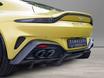 ASTON MARTIN Vantage Cosmopolitan Yellow   Onyx Black Carbon