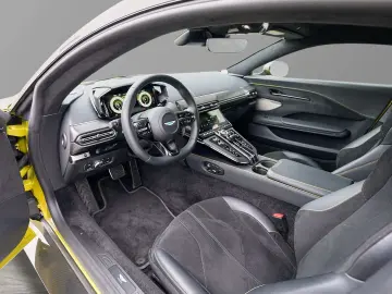 ASTON MARTIN Vantage Cosmopolitan Yellow   Onyx Black Carbon