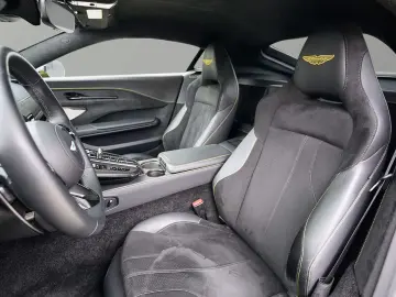 ASTON MARTIN Vantage Cosmopolitan Yellow   Onyx Black Carbon