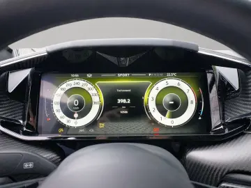 ASTON MARTIN Vantage Cosmopolitan Yellow   Onyx Black Carbon