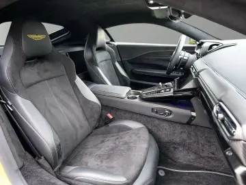 ASTON MARTIN Vantage Cosmopolitan Yellow   Onyx Black Carbon