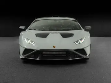 LAMBORGHINI Huracán STO