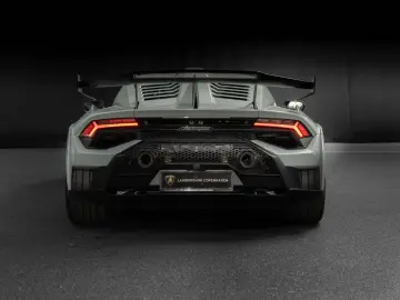 LAMBORGHINI Huracán STO