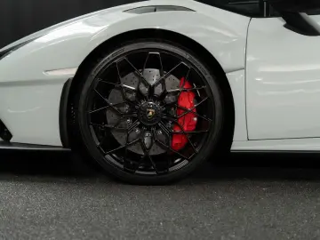LAMBORGHINI Huracán STO