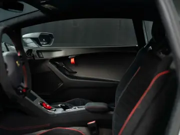 LAMBORGHINI Huracán STO