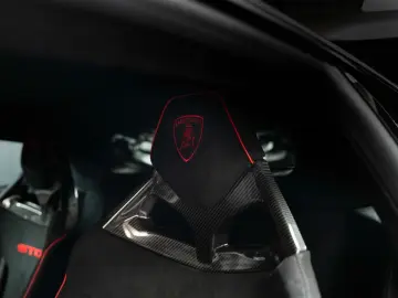 LAMBORGHINI Huracán STO