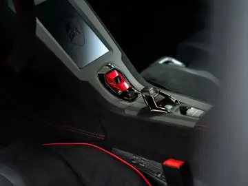 LAMBORGHINI Huracán STO
