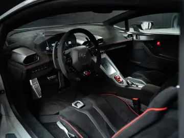 LAMBORGHINI Huracán STO