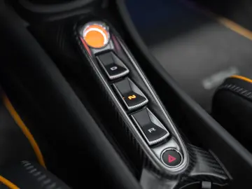 MCLAREN Artura   3 Jahre Garantie & 2 Jahre Service inkl