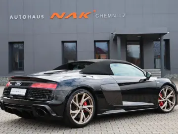 AUDI R8 Spyder V10 qua. performance Carbon UVP  242k€