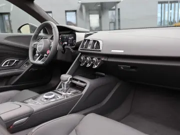 AUDI R8 Spyder V10 qua. performance Carbon UVP  242k€