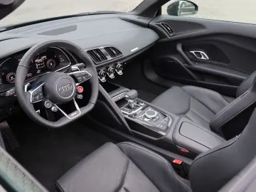 AUDI R8 Spyder V10 qua. performance Carbon UVP  242k€