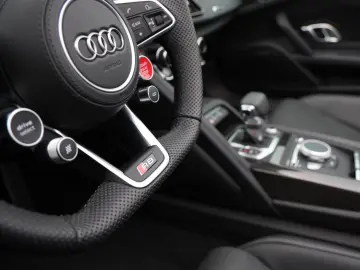 AUDI R8 Spyder V10 qua. performance Carbon UVP  242k€