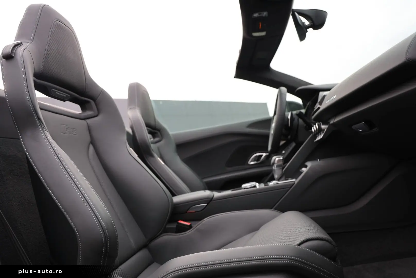 AUDI R8 Spyder V10 qua. performance Carbon UVP  242k€