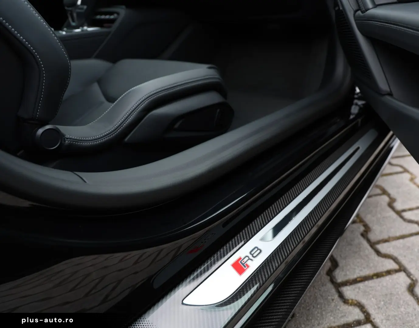 AUDI R8 Spyder V10 qua. performance Carbon UVP  242k€