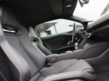 AUDI R8 Spyder V10 qua. performance Carbon UVP  242k€