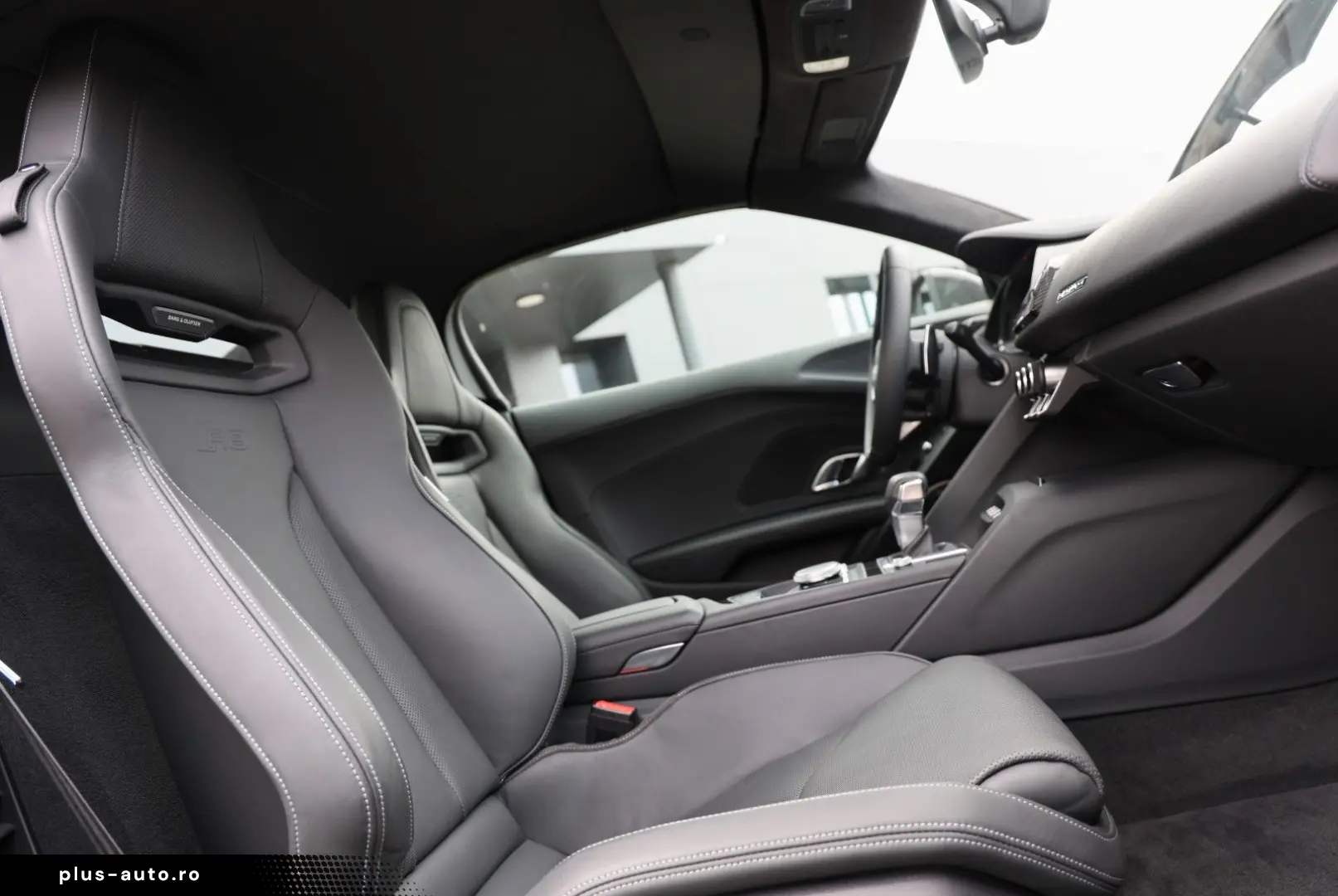 AUDI R8 Spyder V10 qua. performance Carbon UVP  242k€