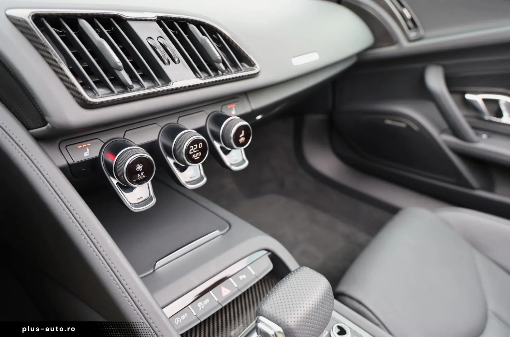 AUDI R8 Spyder V10 qua. performance Carbon UVP  242k€