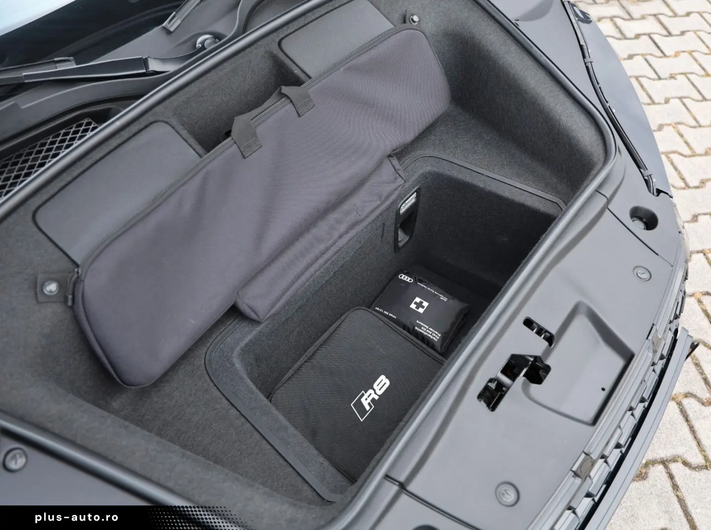 AUDI R8 Spyder V10 qua. performance Carbon UVP  242k€