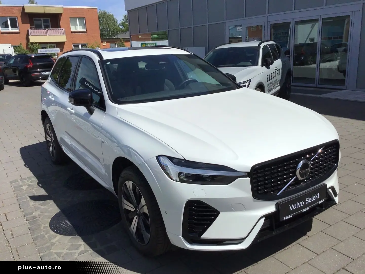 VOLVO XC60 T6 Plus Dark AWD Stdhzg. 360  Cam PanoDach
