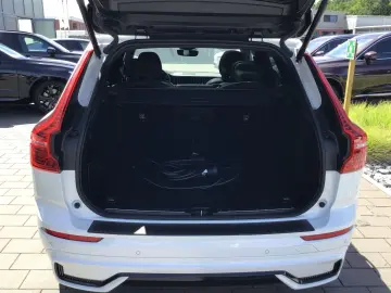 VOLVO XC60 T6 Plus Dark AWD Stdhzg. 360  Cam PanoDach