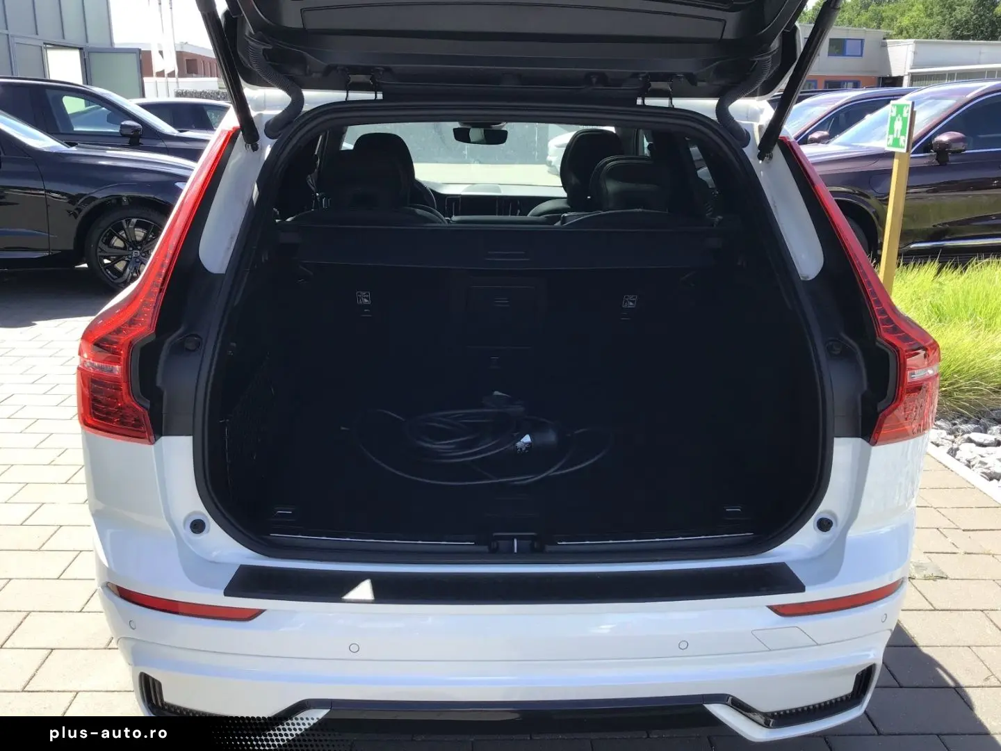 VOLVO XC60 T6 Plus Dark AWD Stdhzg. 360  Cam PanoDach
