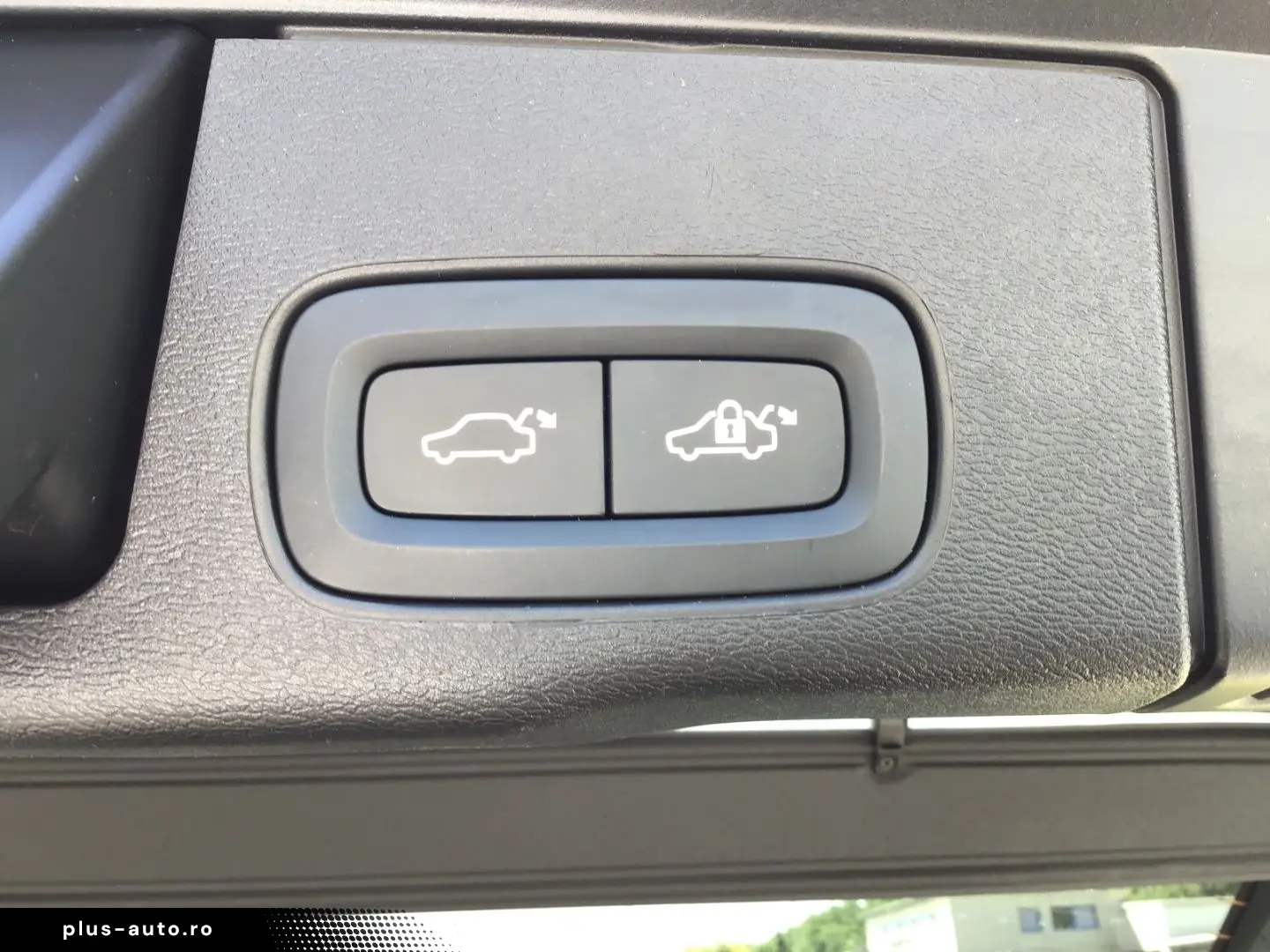 VOLVO XC60 T6 Plus Dark AWD Stdhzg. 360  Cam PanoDach