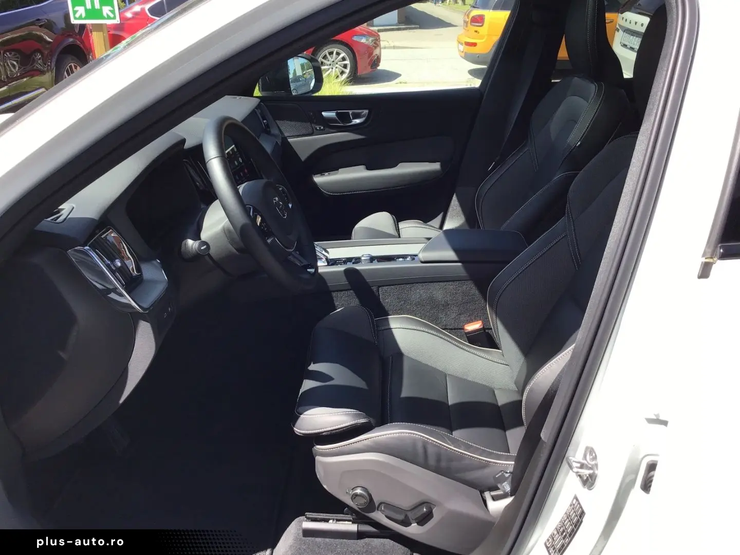 VOLVO XC60 T6 Plus Dark AWD Stdhzg. 360  Cam PanoDach
