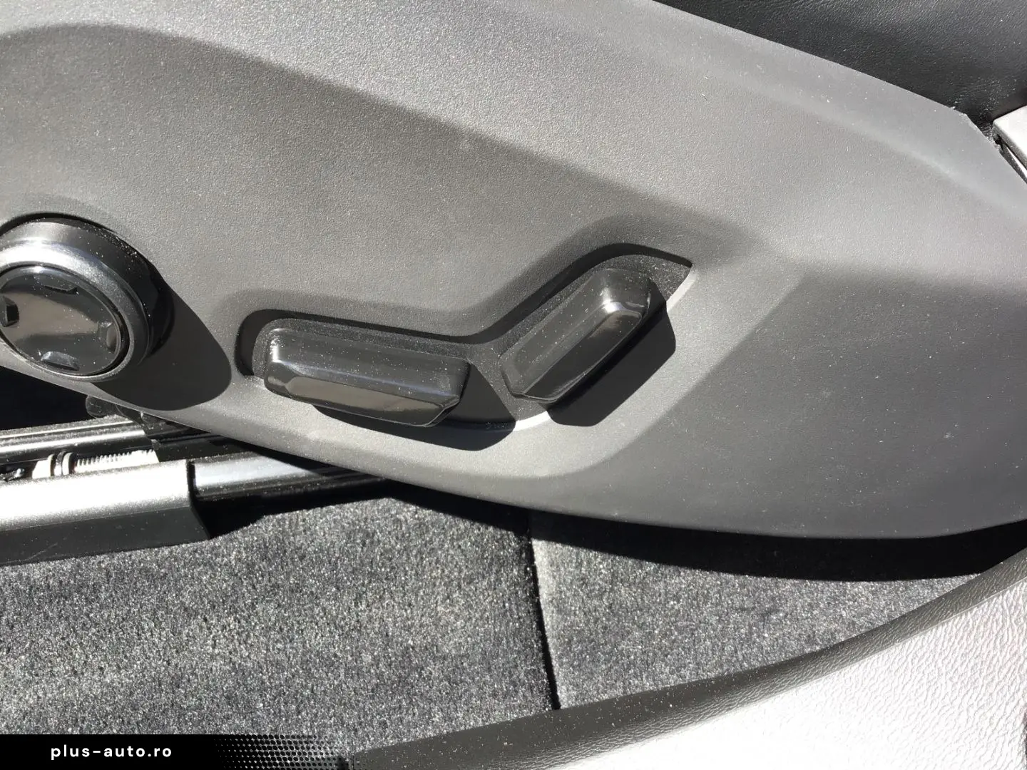 VOLVO XC60 T6 Plus Dark AWD Stdhzg. 360  Cam PanoDach